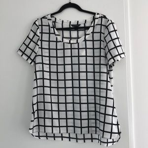 Banana Republic L Short sleeved top White with Black Checks 100% Polyester NWT